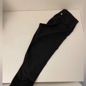 LULULEMON BLACK LEGGINGS 23 INCH SIZE 6